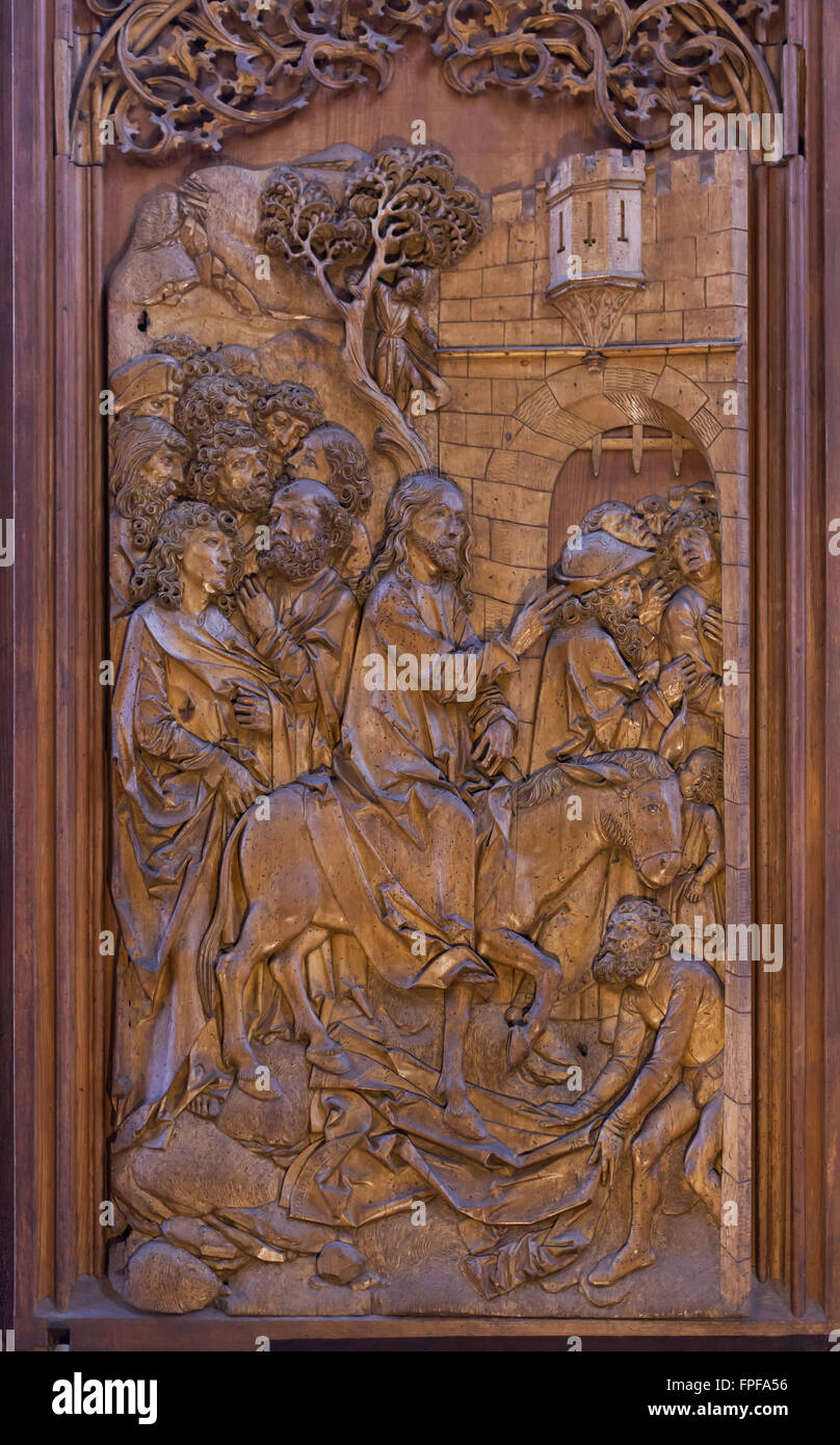 Eintrag von Christus in Jerusalem. Seitenwand-Flügel des Heiligen Blutes Altarbild (1500-1505) des deutschen Bildhauers Tilman Riemenschneider in St. Jakobskirche in Rothenburg Ob der Tauber, Franken, Bayern, Mitteldeutschlands. Stockfoto Eintrag von Christus in Jerusalem. Seitenwand-Flügel des Heiligen Blutes Altarbild (1500-1505) des deutschen Bildhauers Tilman Riemenschneider in St. Jakobskirche in Rothenburg Ob der Tauber, Franken, Bayern, Mitteldeutschlands. Stockfoto
