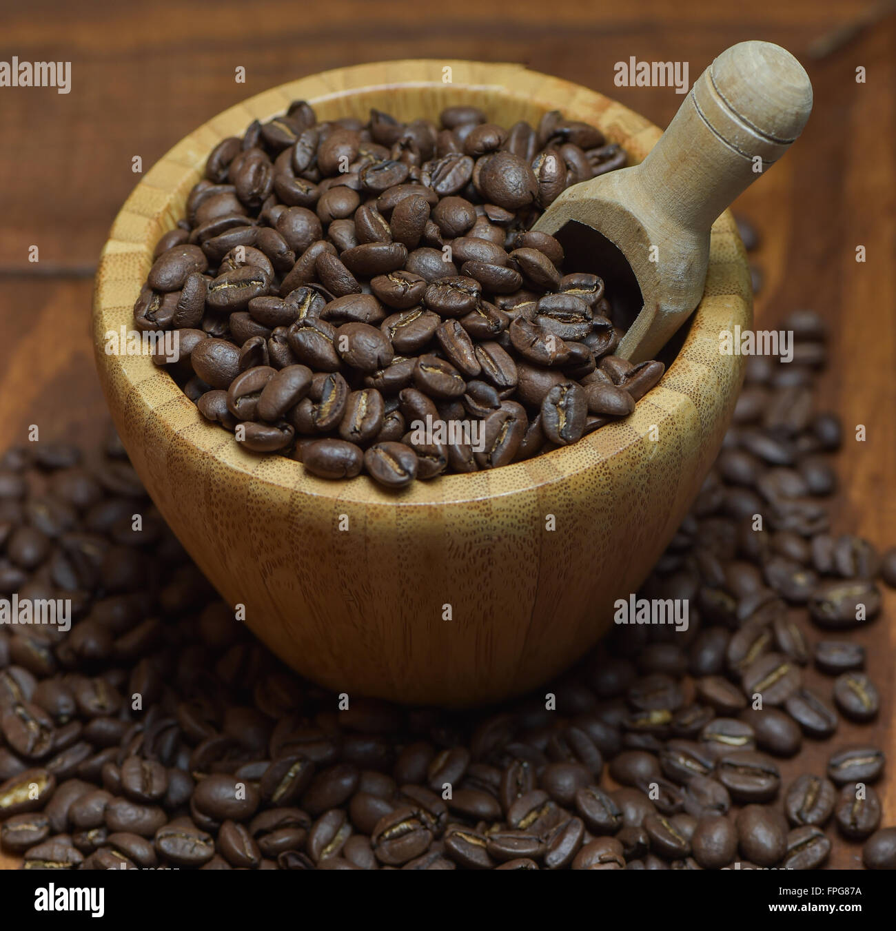 Kaffee mit Kaffeebohnen Stockfoto