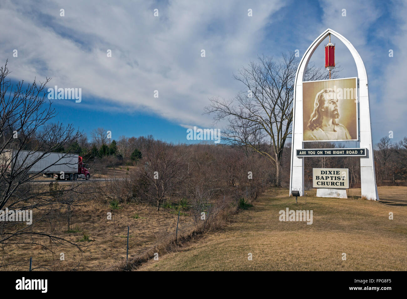 Clarkston, Michigan - ein Zeichen entlang Interstate 75 von Dixie Baptist Church fragt: "bist du auf dem richtigen Weg?" Stockfoto