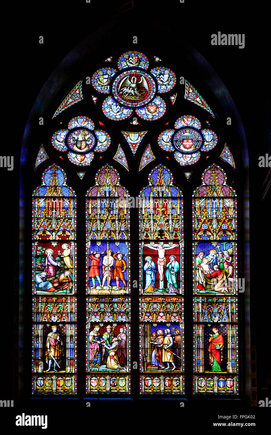 Glasfenster der Basilika des Heiligen Blutes in Brügge, Belgien Stockfoto