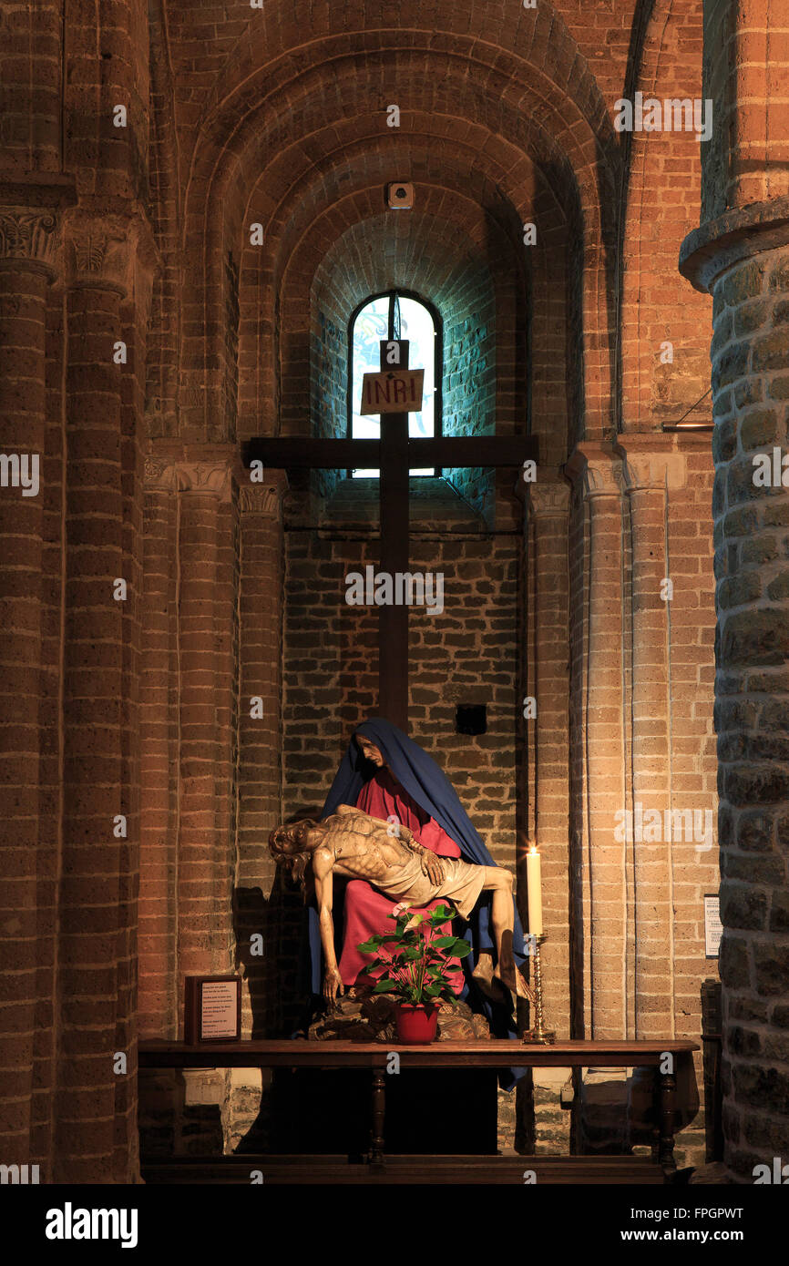 Maria Jesus Christus in der Kapelle des heiligen Basilius (1134-1149) im Inneren der Basilika des Heiligen Blutes in Brügge, Belgien Stockfoto