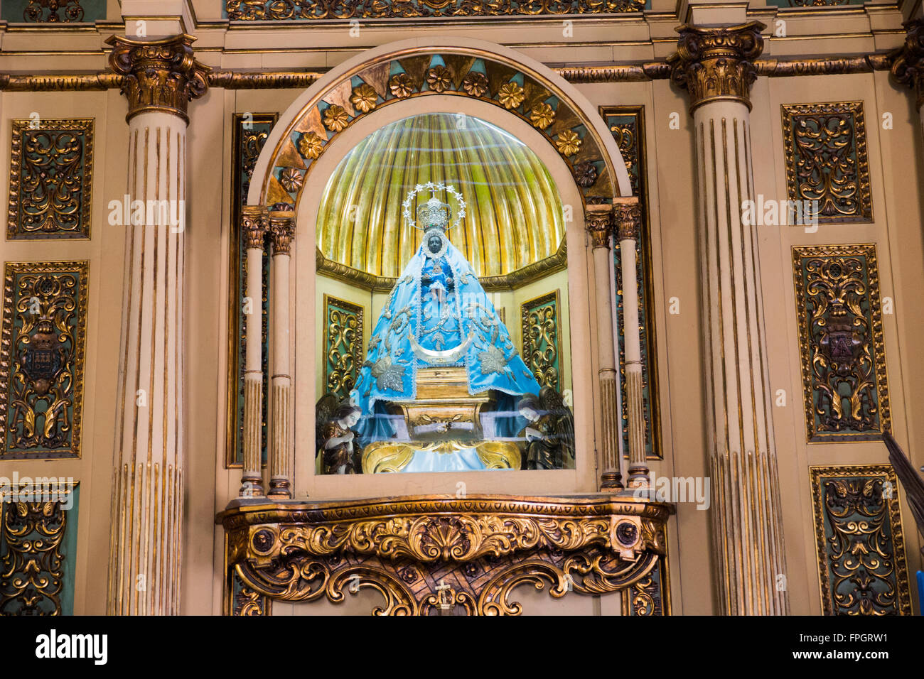 Kuba, Regla, Iglesia de Nuestra Sonora de Regla, Kirche der schwarzen Madonna. Auch im Zusammenhang mit der Santeria-Religion. Stockfoto