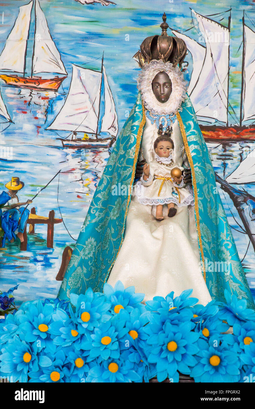 Kuba, Regla, Iglesia de Nuestra Sonora de Regla, Kirche der schwarzen Madonna. Auch im Zusammenhang mit der Santeria-Religion. Stockfoto