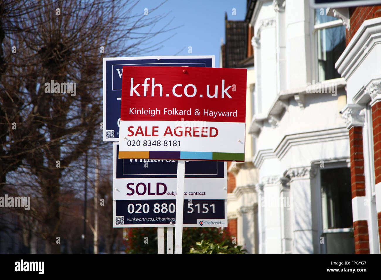 Immobilienmakler Bretter in Nord-London Stockfoto