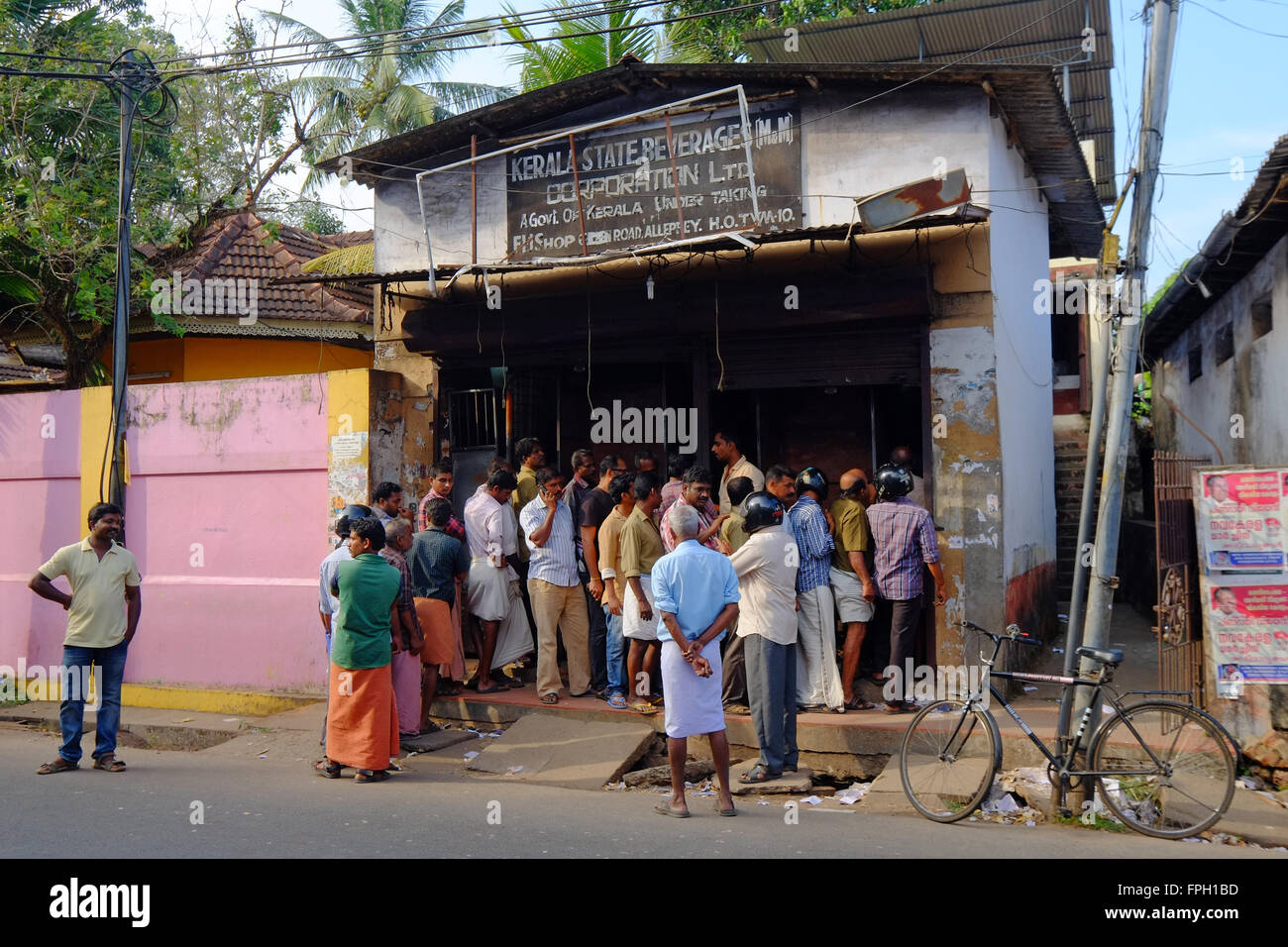 Eine Regierung lizenziert Spirituosengeschäft in Kerala, Indien Stockfoto