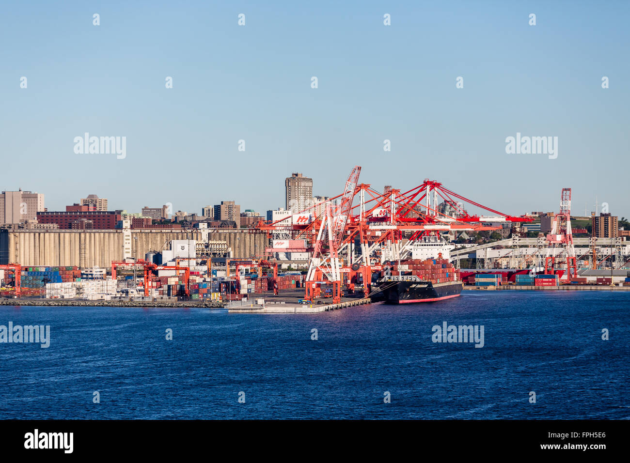 Fracht- und Frachter in der Nähe von Halifax, Nova Scotia Stockfoto