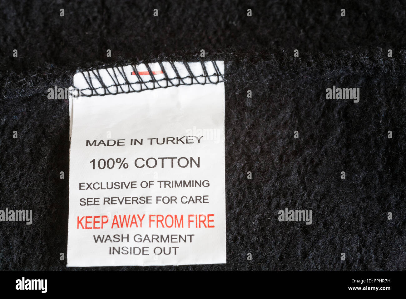 Beschriftung in schwarz 100 % Baumwolle Vlies brennbare Kleidungsstück in der Türkei, die low-cost hergestelltes Produkt aus Naturfaser nicht Feuer sicher hautnah Stockfoto