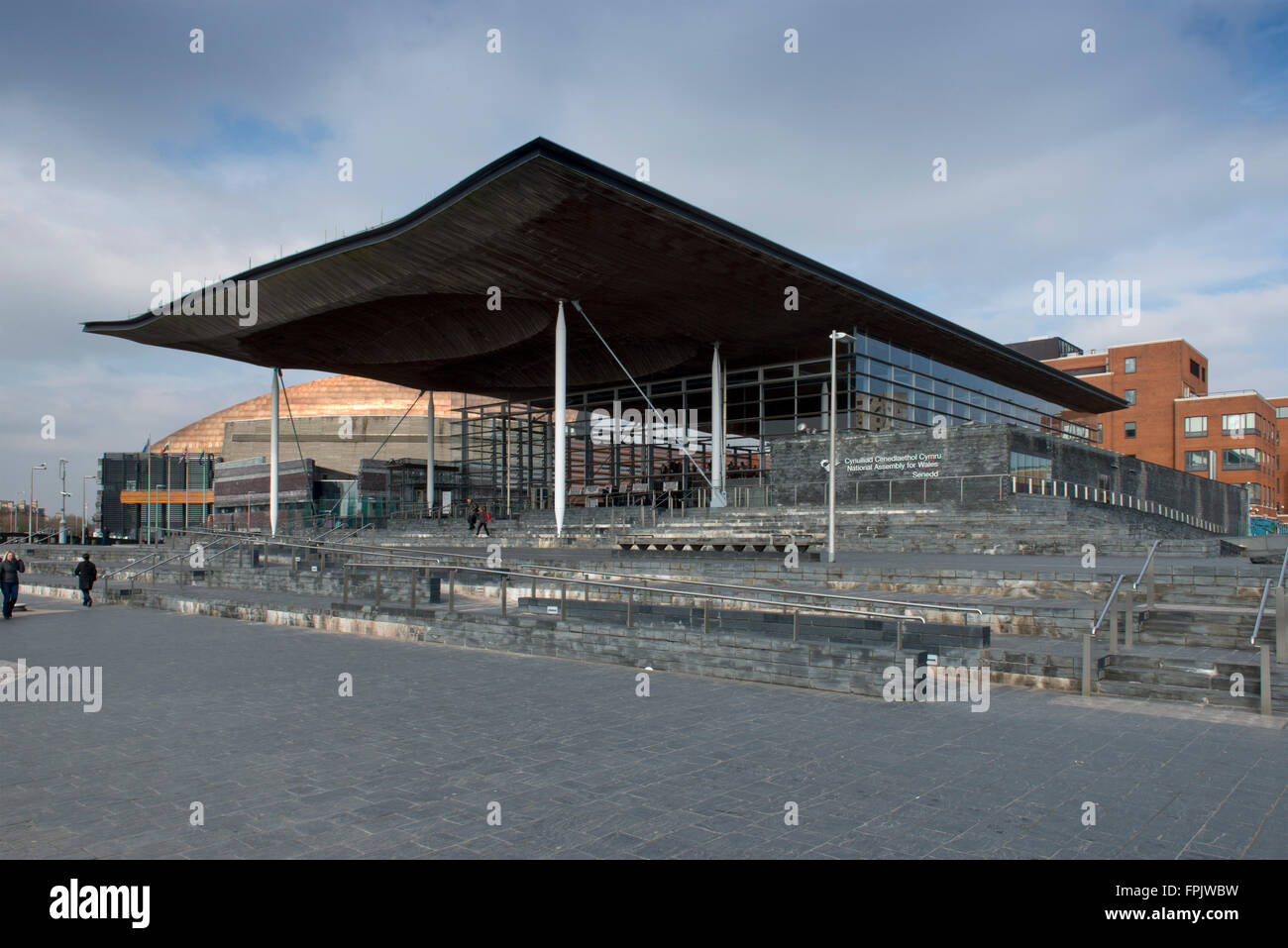 Nationalversammlung für Wales (senedd), cynulliad cenedlaethol Cymru und pierhead Gebäude in der Bucht von Cardiff, Wales, Großbritannien Stockfoto
