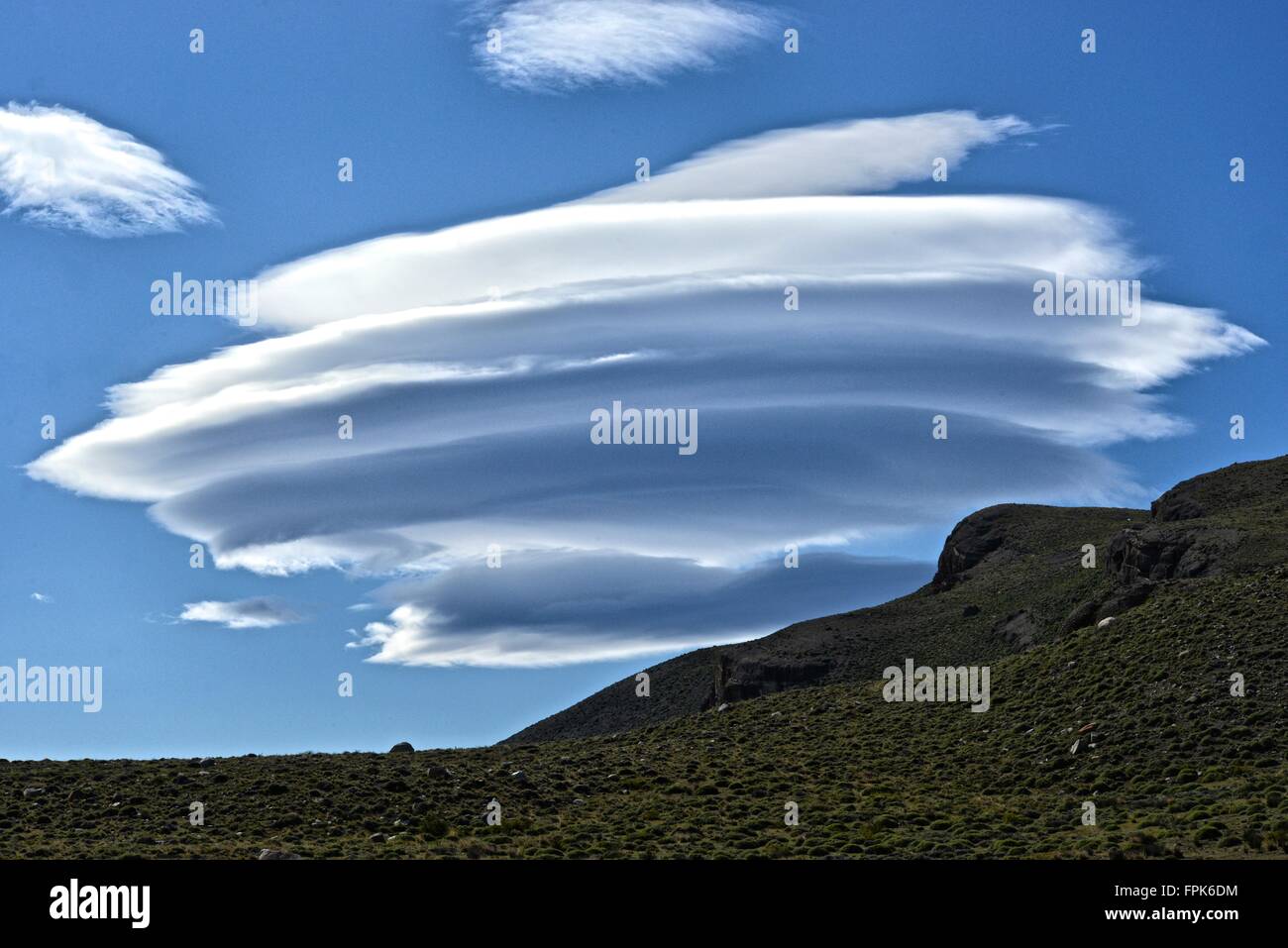 Linsenförmige Wolken (Altocumulus Lenticularis). Torres del Paine Nationalpark Stockfoto