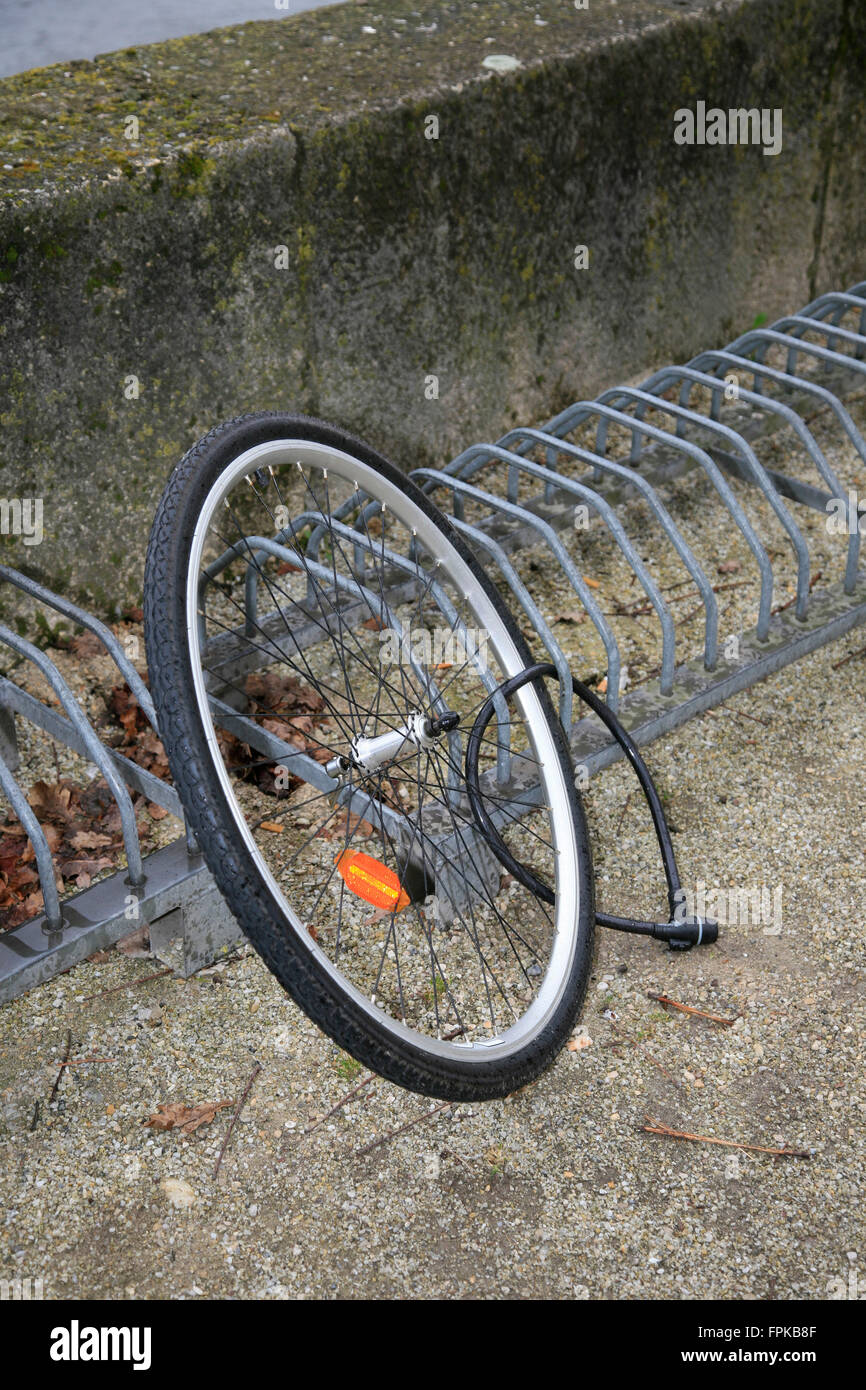Fahrradständer, Vorderreifen, Vorderrad, Fahrradschloss Stockfotografie -  Alamy