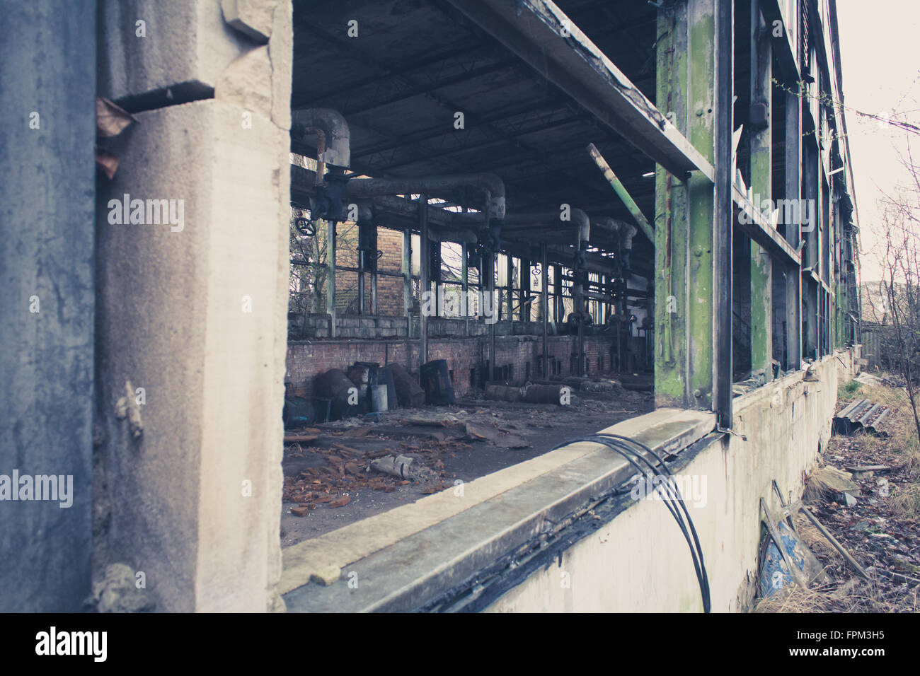 alten verlassenen Lagerhaus, leere chaotisch Fabrik Stockfoto