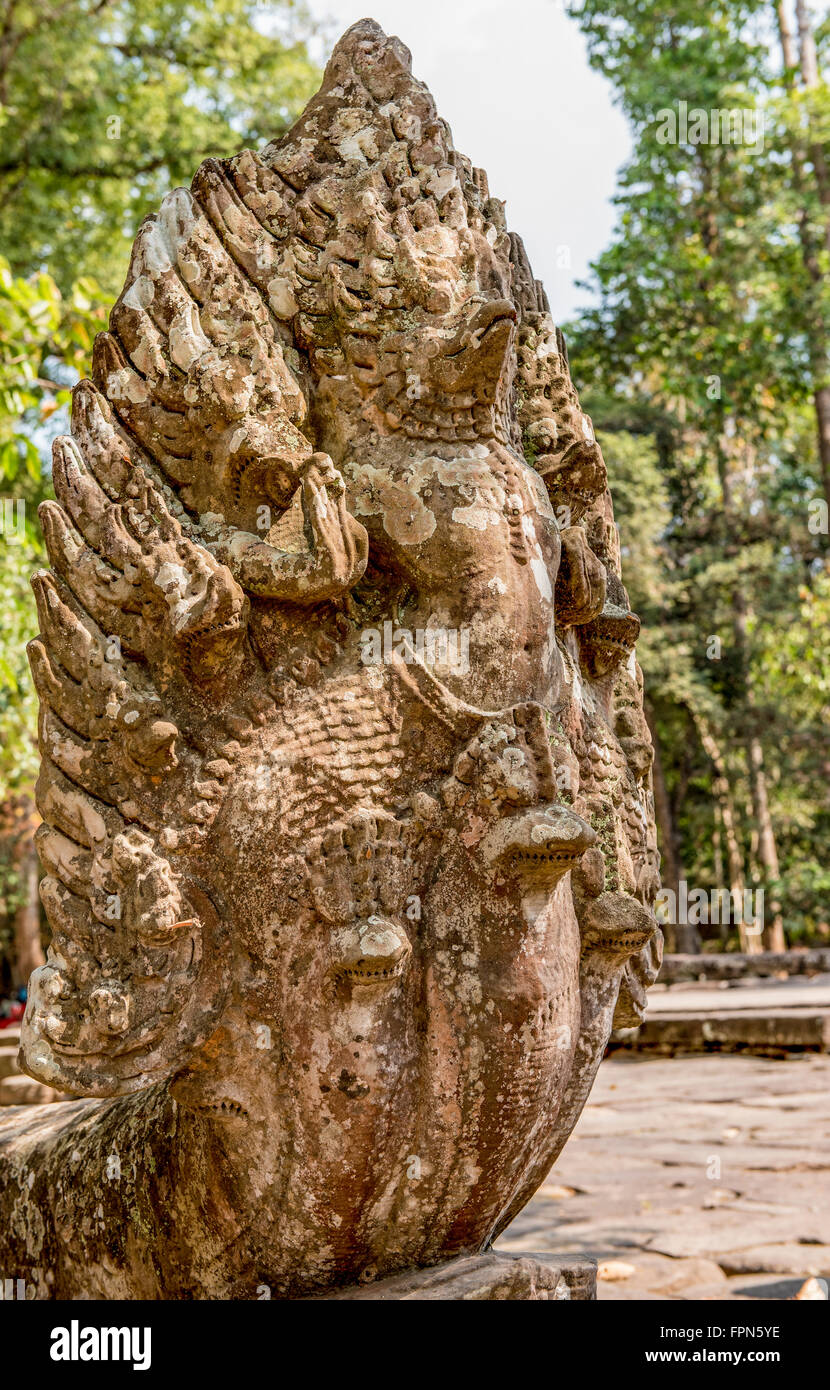 Dramatische Naga, die Schlange vor dem 12. Jahrhundert Banteay Kdei Tempel, Kambodscha von König Jayavarman VII. gebaut Stockfoto