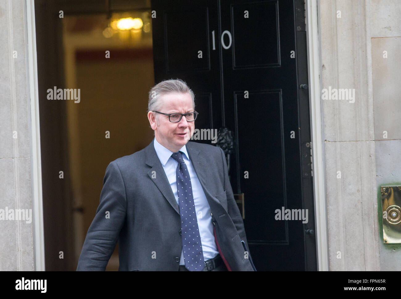 Michael Gove, Staatssekretär für Justiz, Blätter, die Nummer 10 Downing Street.He einsetzt, um die EU verlassen Stockfoto