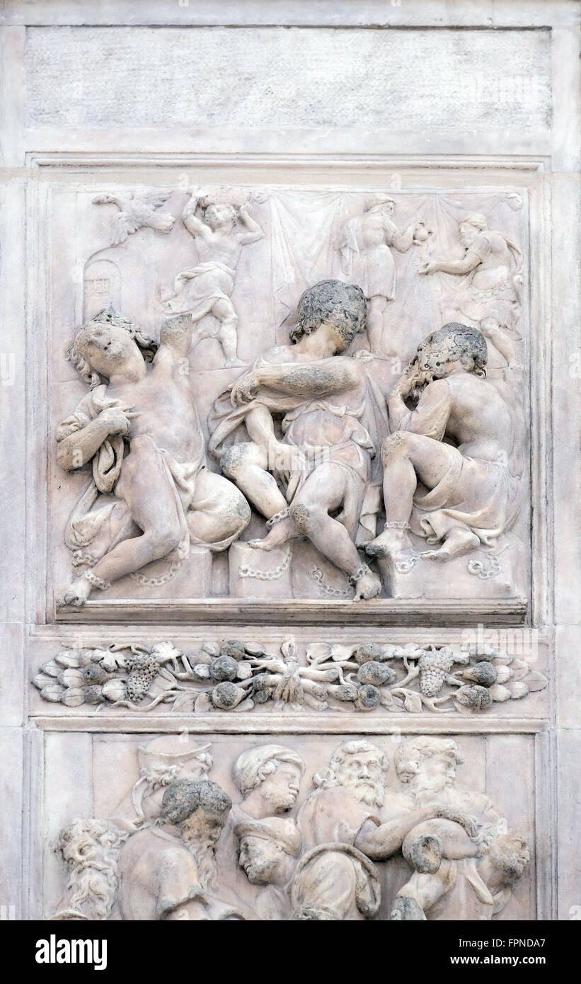 Joseph deutet die Träume von Nicholas Tribolos, rechte Tür der Basilika San Petronio in Bologna, Italien Stockfoto
