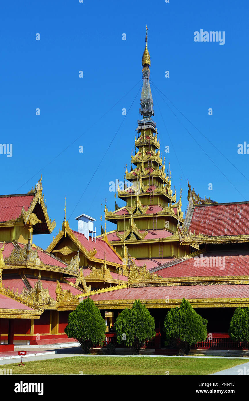 Die sieben Ebenen Pyatthat, Zentrum des Universums und den großen Audienzsaal in Mandalay Königspalast, Mandalay, Myanmar Stockfoto