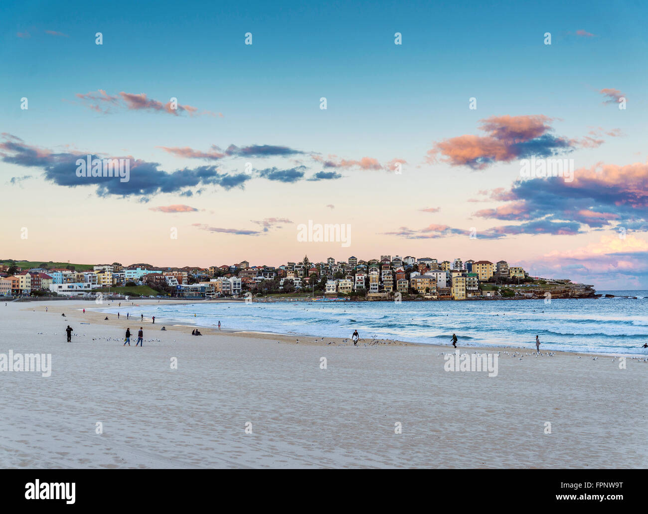 Ansicht von berühmten Bondi Beach in Sydney Australien bei Sonnenuntergang Stockfoto