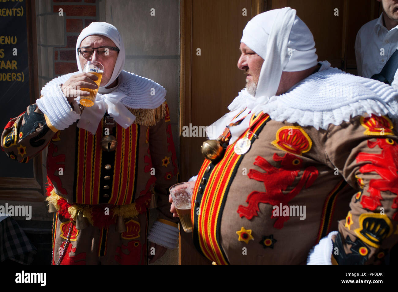 Demonstration der Karneval von Binche Kleider, Brüssel, Belgien. UNESCO World Heritage Parade Festival. Belgien. Wallonische Municipal Stockfoto