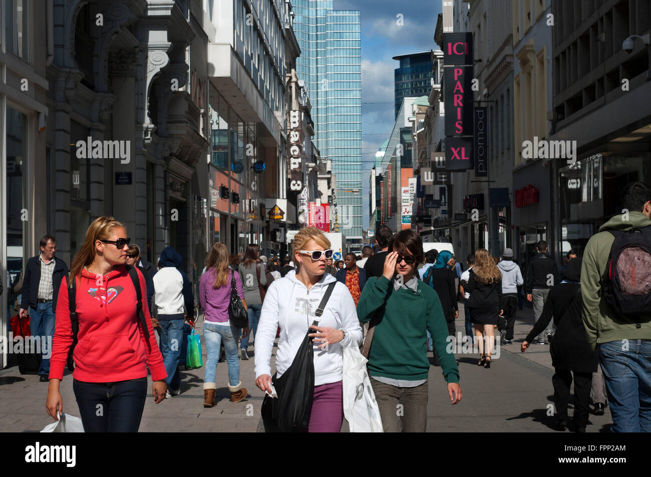 Rue Neuve, neue Straße, Brüssel, Belgien. Kommerziellen Bereich. Dies ist der shopping Straße schlechthin das Zentrum von Brüssel. CRO Stockfoto
