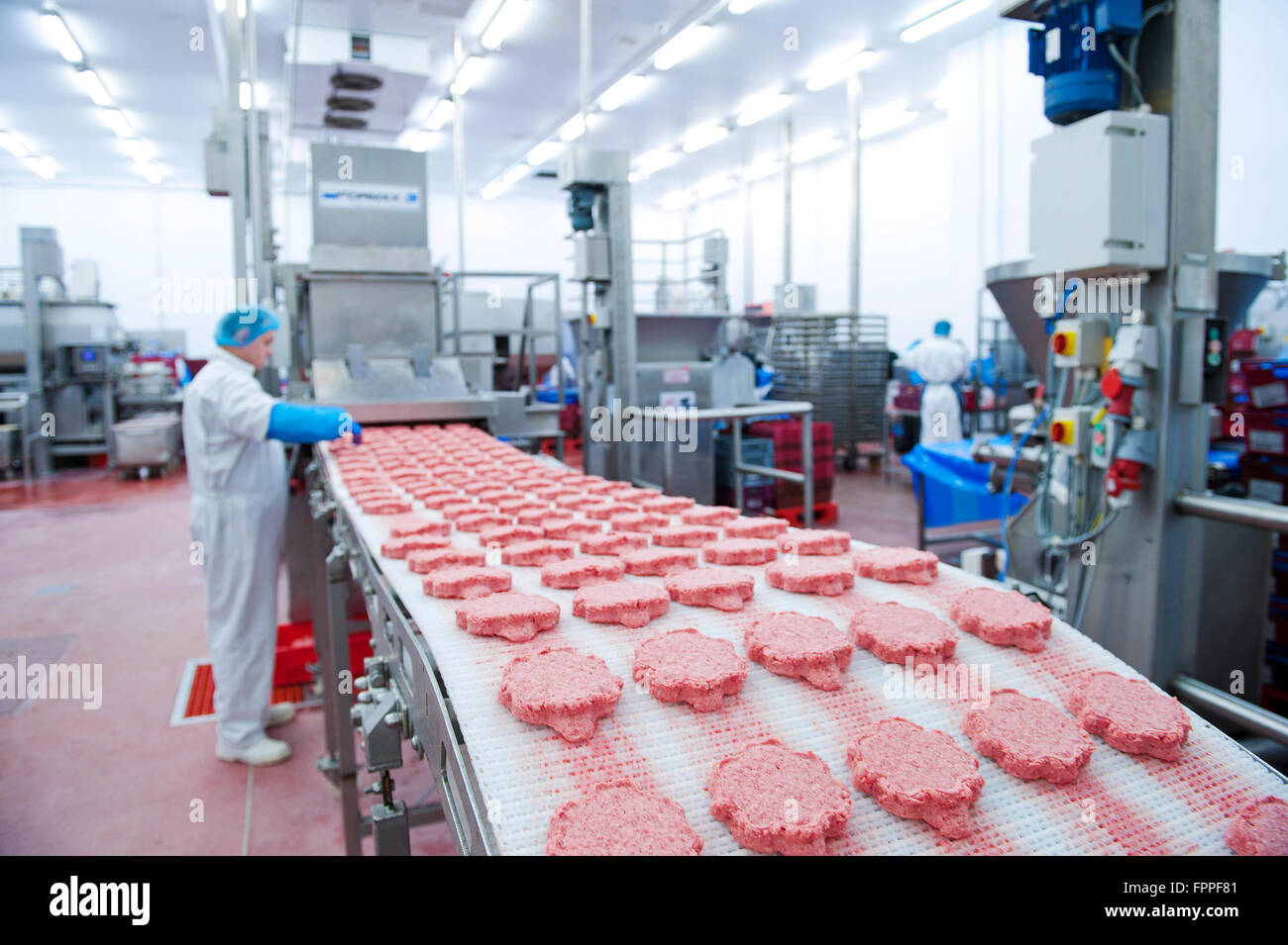 Rindfleisch Burger in der Produktion in ein Fleisch Verarbeitung und