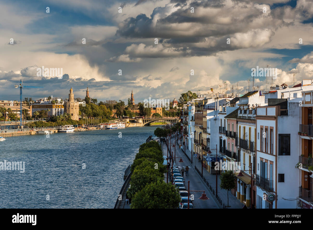 Triana Viertel und Fluss Guadalquivir, Sevilla, Andalusien, Spanien Stockfoto