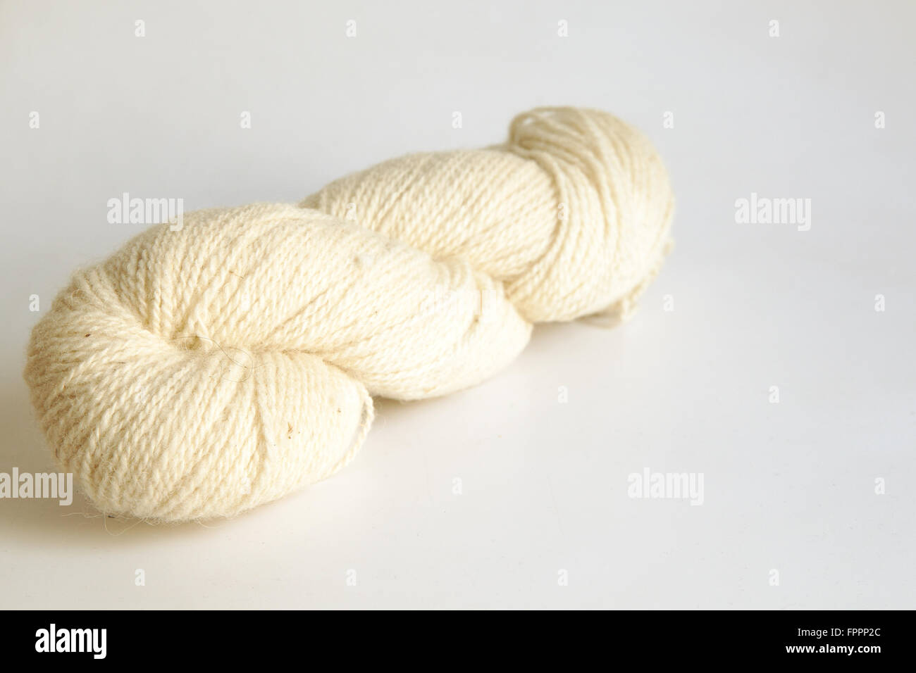 Strang von natürlichen weißen Garn Stockfoto