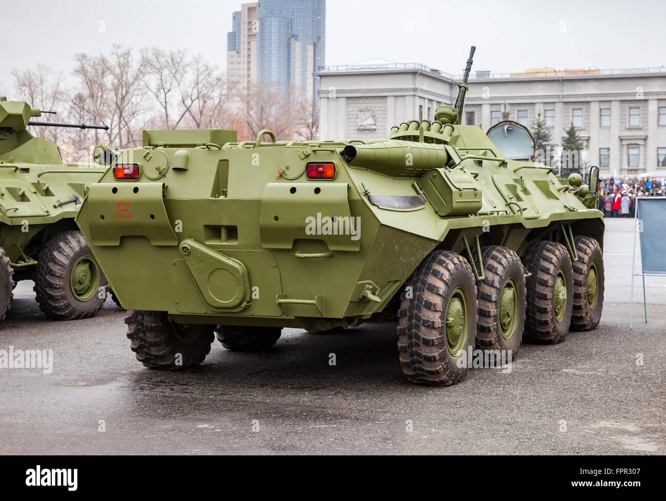 Russische Armee BTR-80 wheeled gepanzertes Fahrzeug Mannschaftswagen am zentralen Platz Stockfoto