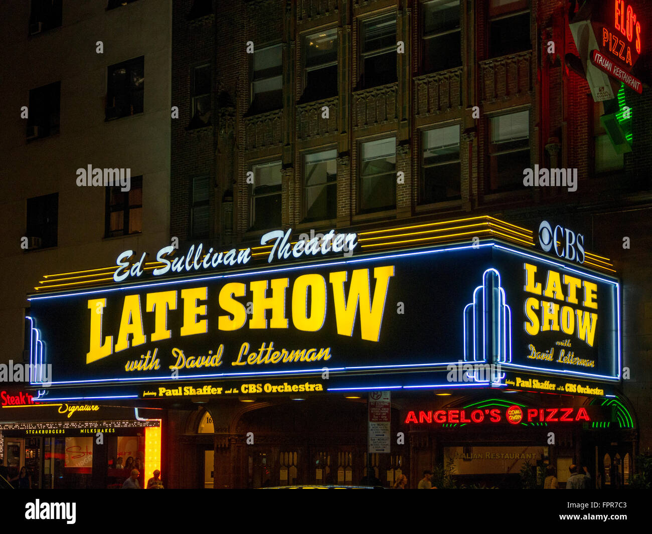 Spätes Erscheinen mit David Letterman beleuchtete Zeichen an der Ed Sullivan Theater, Broadway, New York City, USA. Stockfoto