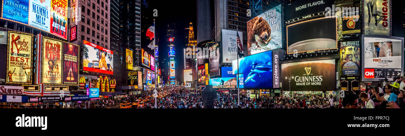 Panorama des Times Square bei Nacht, New York City, USA. Stockfoto