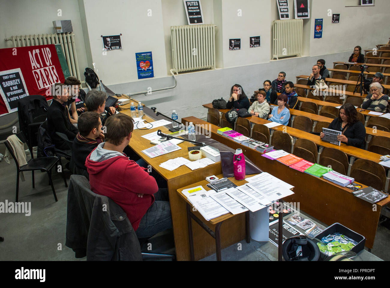 Paris, Frankreich, französische N.G.O. Organisationen, Act Up Paris, Association Lutte Contre le Sida, Réunion Wahlen Regional, Freiwillige in Europa, Crowd People im Auditorium, ecole beaux Arts paris Stockfoto