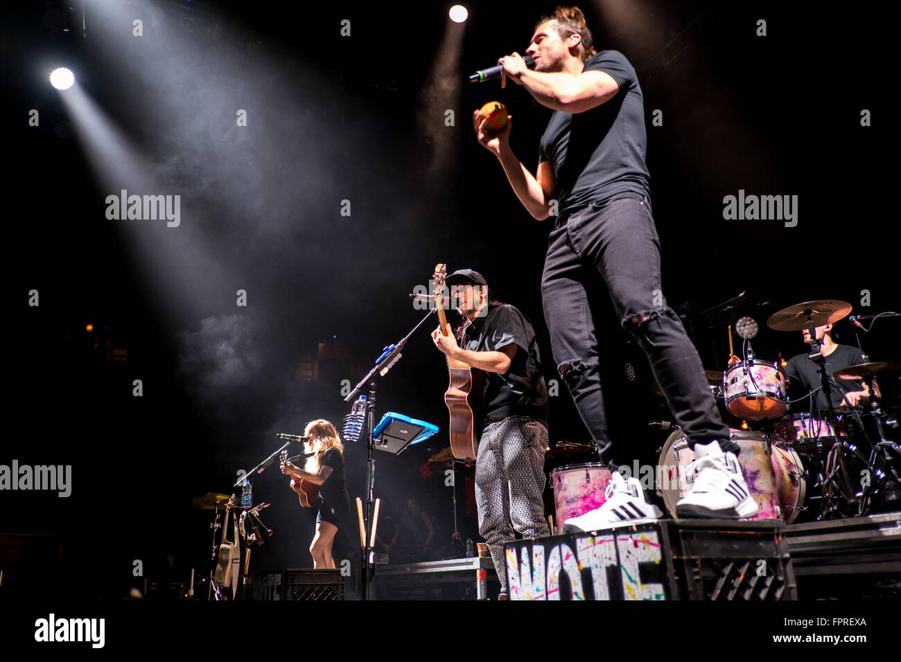 Die kanadische Rockband nimmt Walk Off The Earth auf der Bühne in London, Ontario, 16. März 2016. Gegründet im Jahr 2006 die Stockfoto