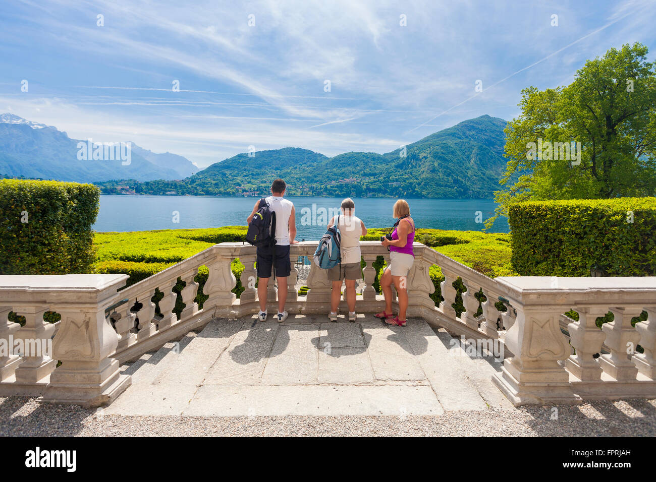 Drei Touristen im Botanischen Garten der Villa Carlotta Tremezzo, Comer See, Lombardei, Italien Stockfoto