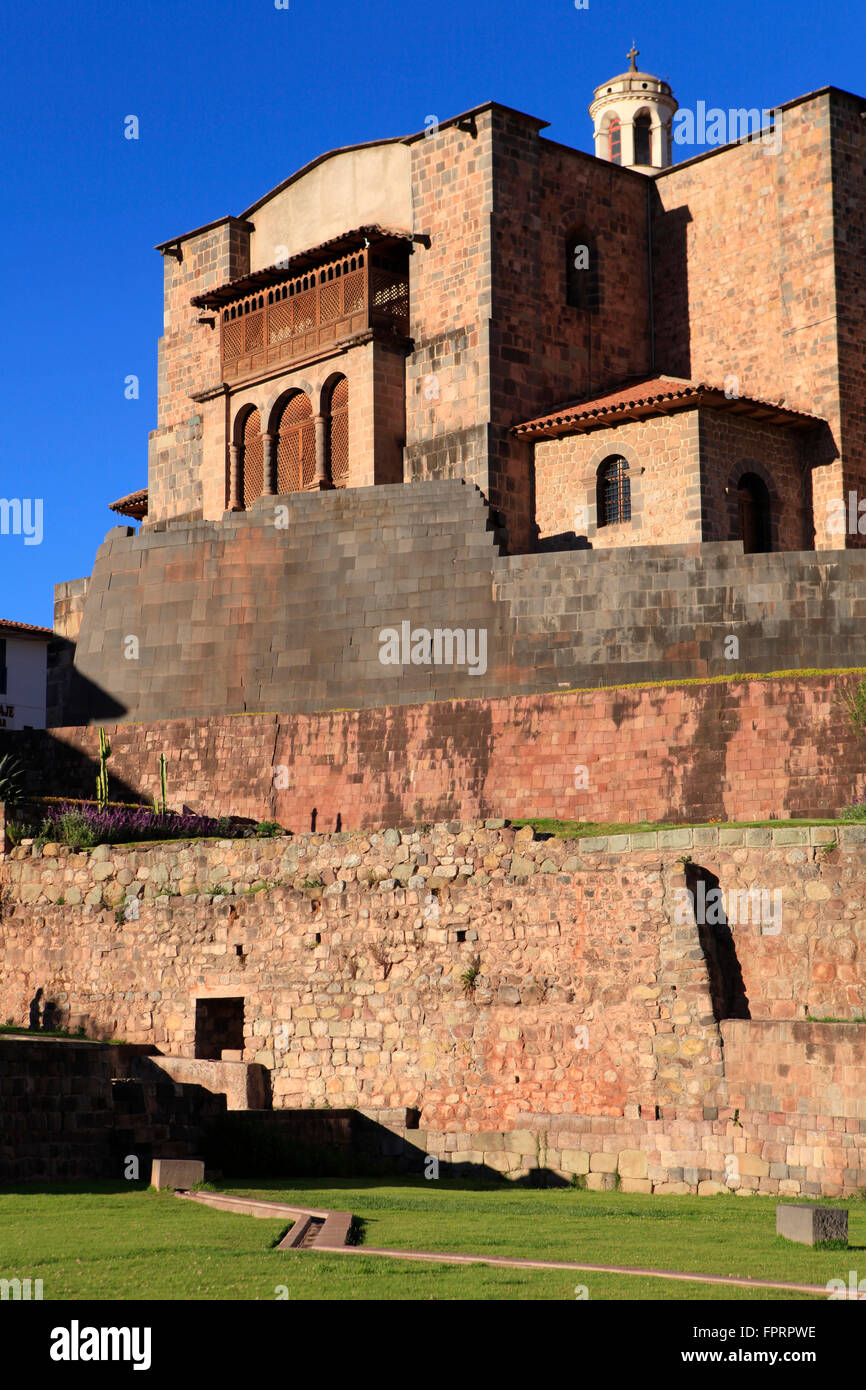 Geographie/Reisen, Amerika, Peru, Anden, Cusco, Kirche und Kloster von Santo Domingo, erbaut auf den Ruinen der Inka Coricancha Stockfoto