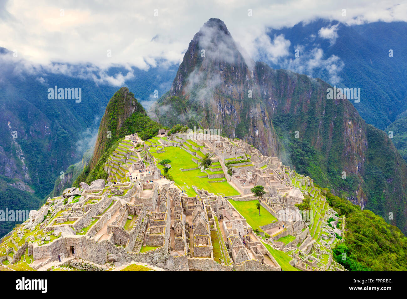 Blick auf Machu Picchu und Huayna Picchu (Wayna Picchu oder Wayna Pikchu) Berg in Peru Stockfoto