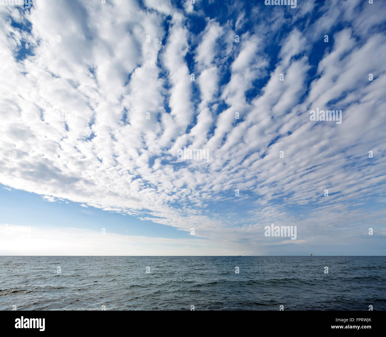 Wolkenformation über der Ostsee, Cirrocumulus in Kühlungsborn, Meckenburg-Vorpommern, Deutschland Stockfoto