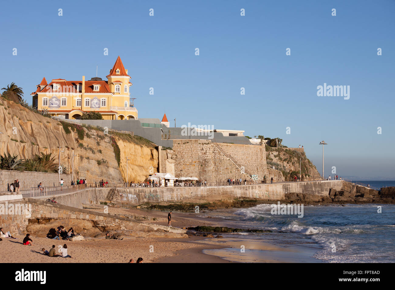 Portugal, Estoril, Kurort, Hochufer des Praia Da Poca Strand vom Atlantik, Urlaub, Urlaub auf der portugiesischen Küste Stockfoto