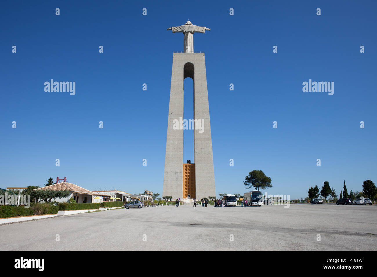 Christus König (Cristo Rei)-Denkmal in Almada, Portugal, nationales Heiligtum Stockfoto