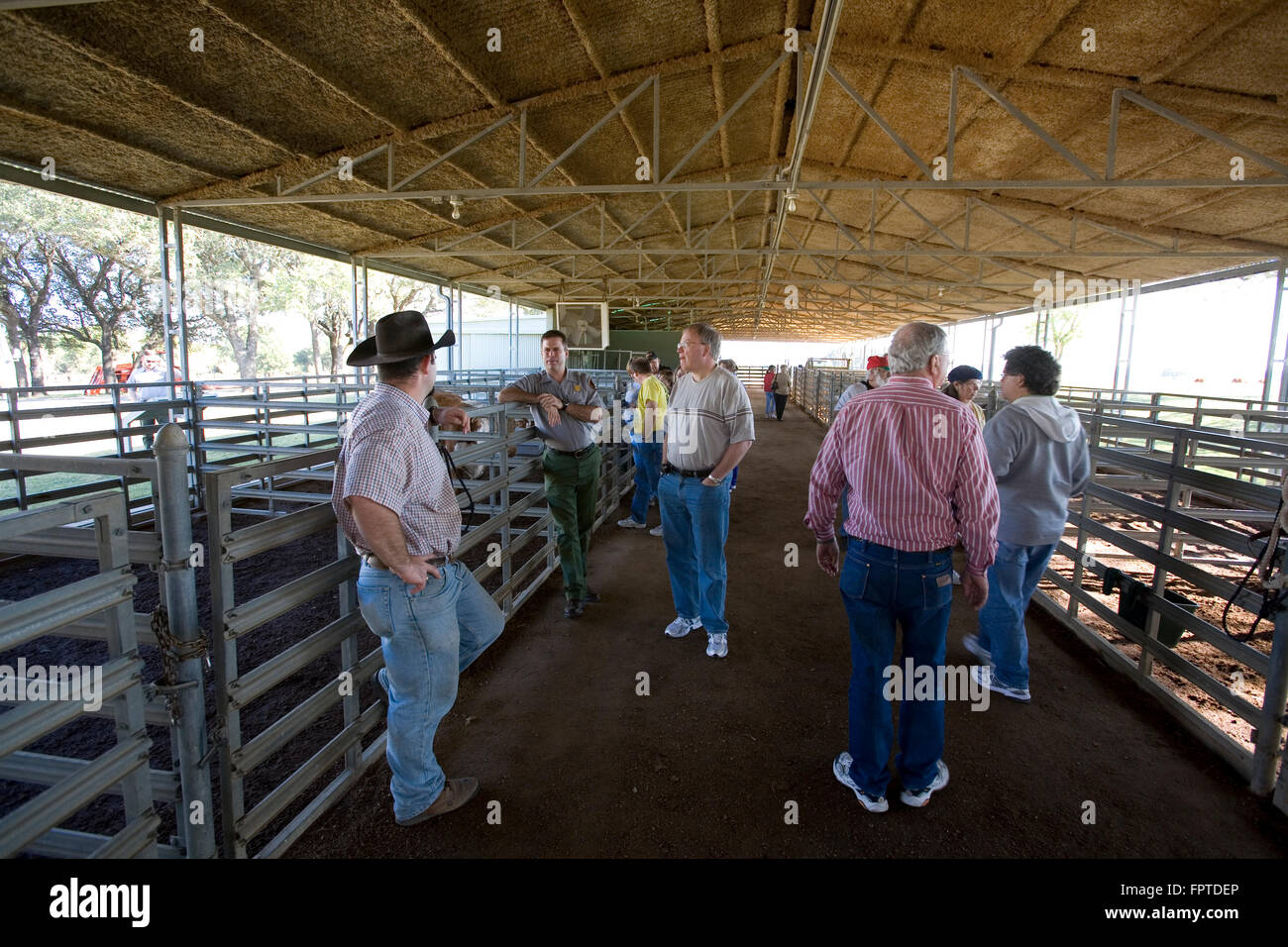Eine Tour von Lyndon B. Johnson National Historical Park (und Staatspark & Historic Site) zeigen Scheune auf der LBJ Ranch. Stockfoto