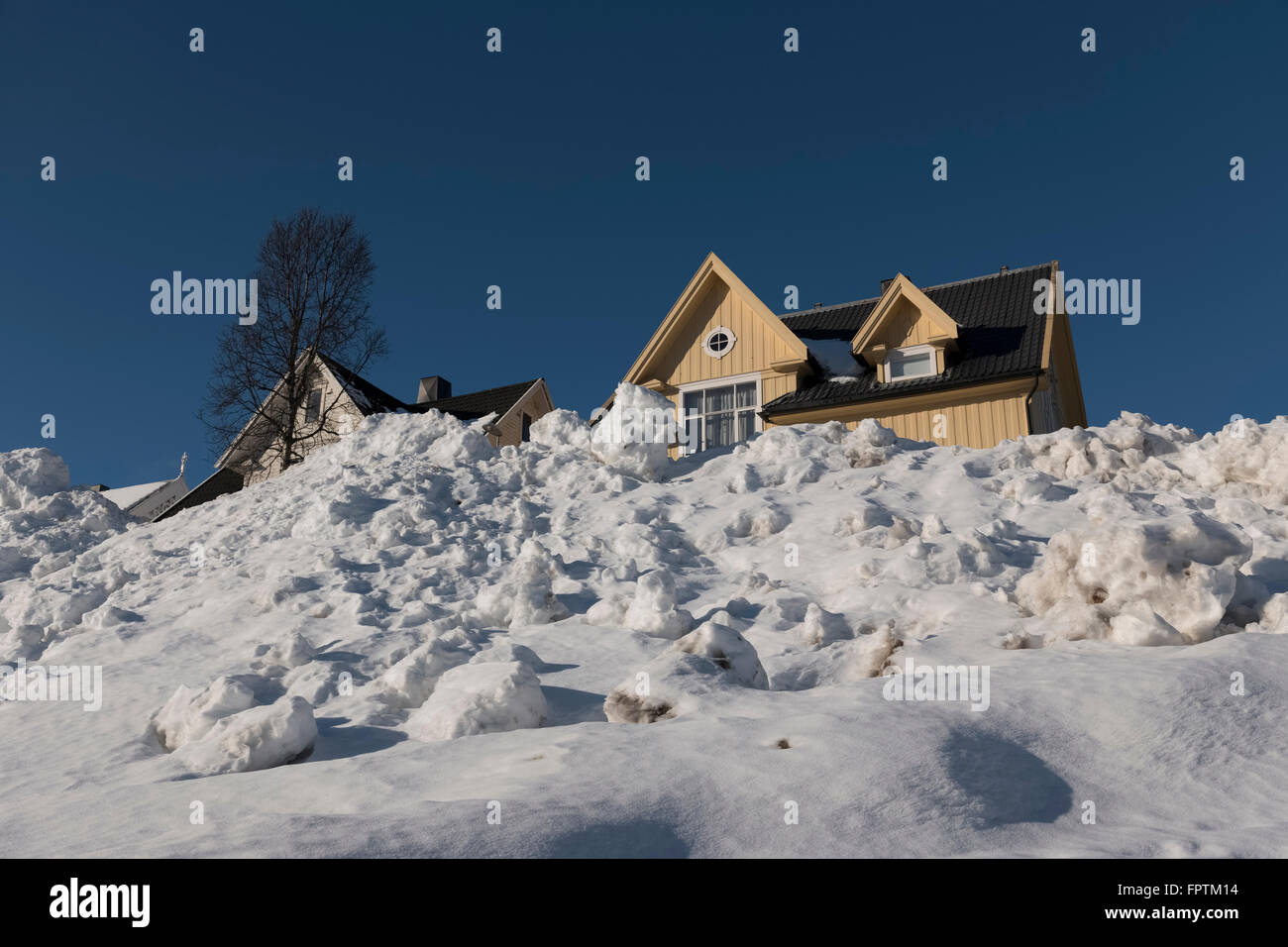 Norwegisches Haus im Winter, Tromso. Stockfoto