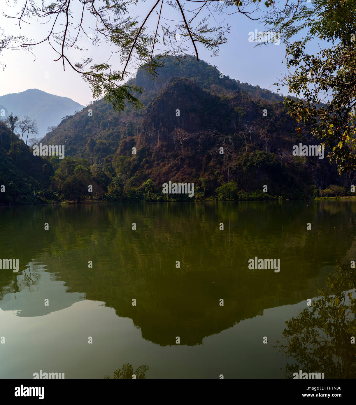 Wat Tham Khao Reservoir Stockfoto