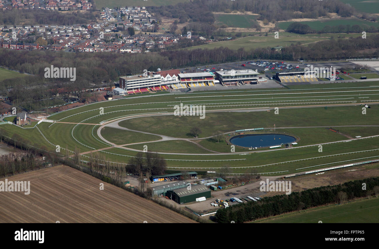 Luftaufnahme von den Tribünen in Haydock Park Racecourse, Newton-le-Willows, Lancashire, UK Stockfoto