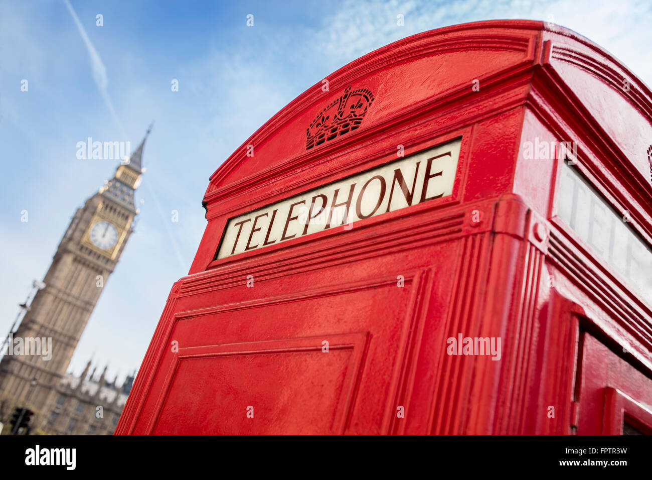 Londoner Telefonzelle vor big ben Stockfoto