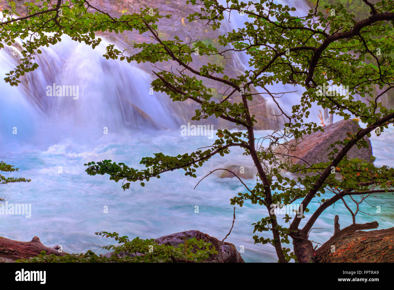 Fluss und Wasserfall bei El Chalten Surrounduings. Santa Cruz Argentinien. Stockfoto