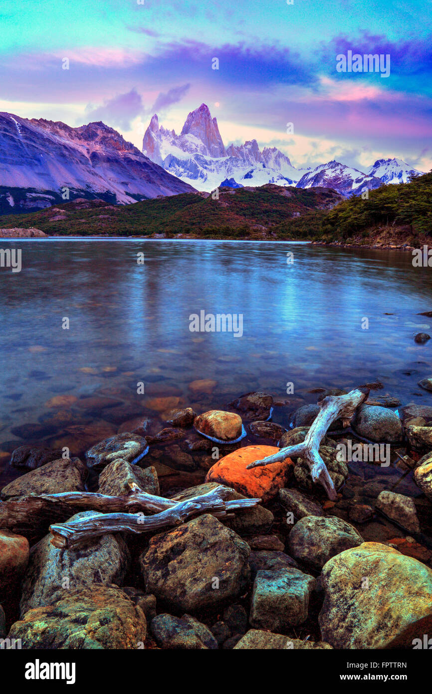 Mount Fitz Roy bei Sonnenaufgang, aus Laguna Capri. El Chalten, Santa Cruz, Argentinien Stockfoto