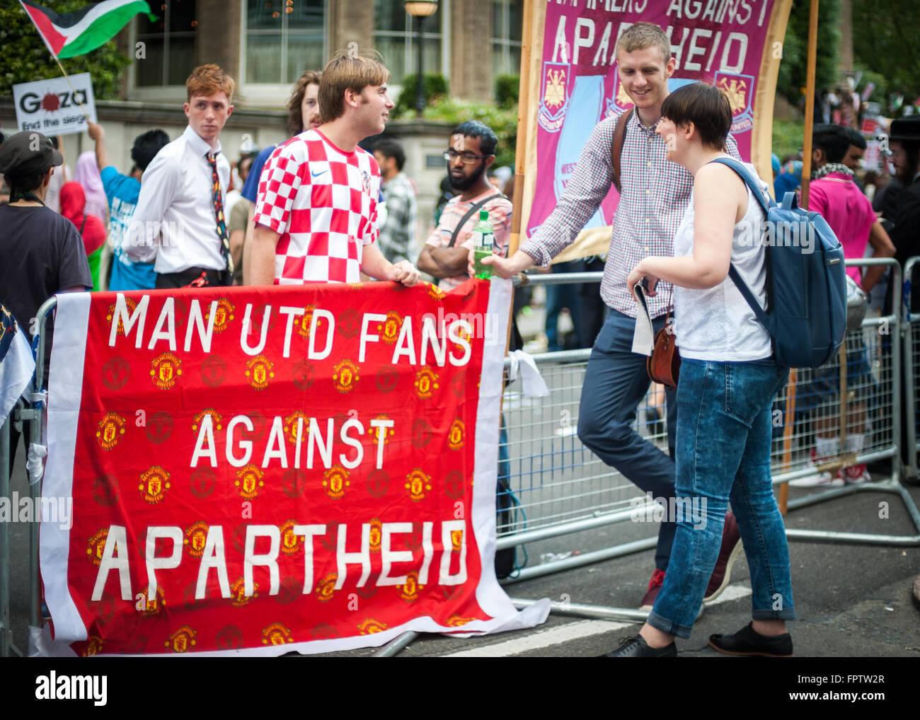 Fußball-Fans / Demonstranten gegen Pro-Israeli BBC Bias, 15. Juli 2014, London Stockfoto