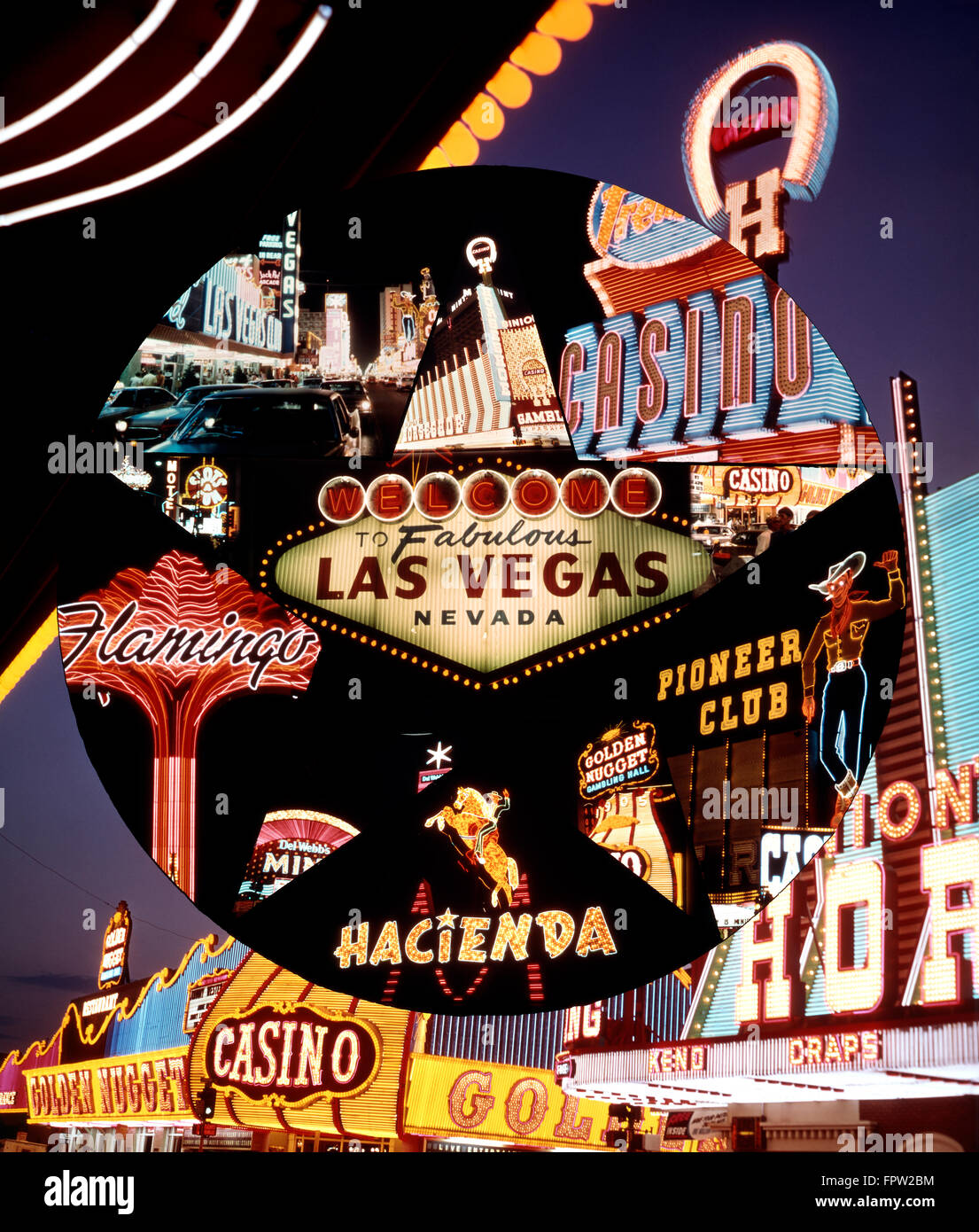 MONTAGE DER 1960ER JAHRE VINTAGE GLÜCKSSPIEL CASINO LEUCHTREKLAMEN BEI NACHT LAS VEGAS NEVADA, USA Stockfoto