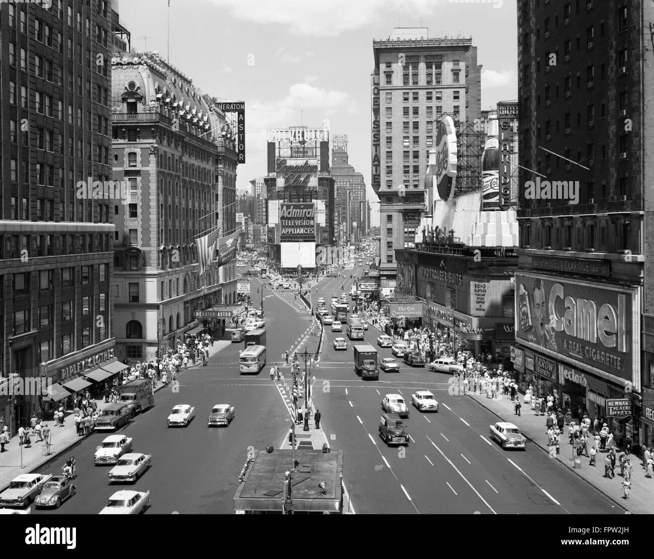 1950ER JAHRE AUSSEHENDE NORD IN DER TIMES SQUARE AUS DER TIMES TOWER MANHATTAN NYC USA Stockfoto