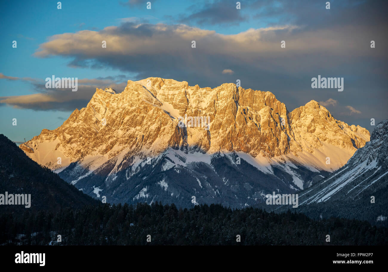 Panoramablick vom Fernpass, vom linken Zugspitze, Schneefernerkopfs, Wetterspitzen, Tirol, Österreich Stockfoto