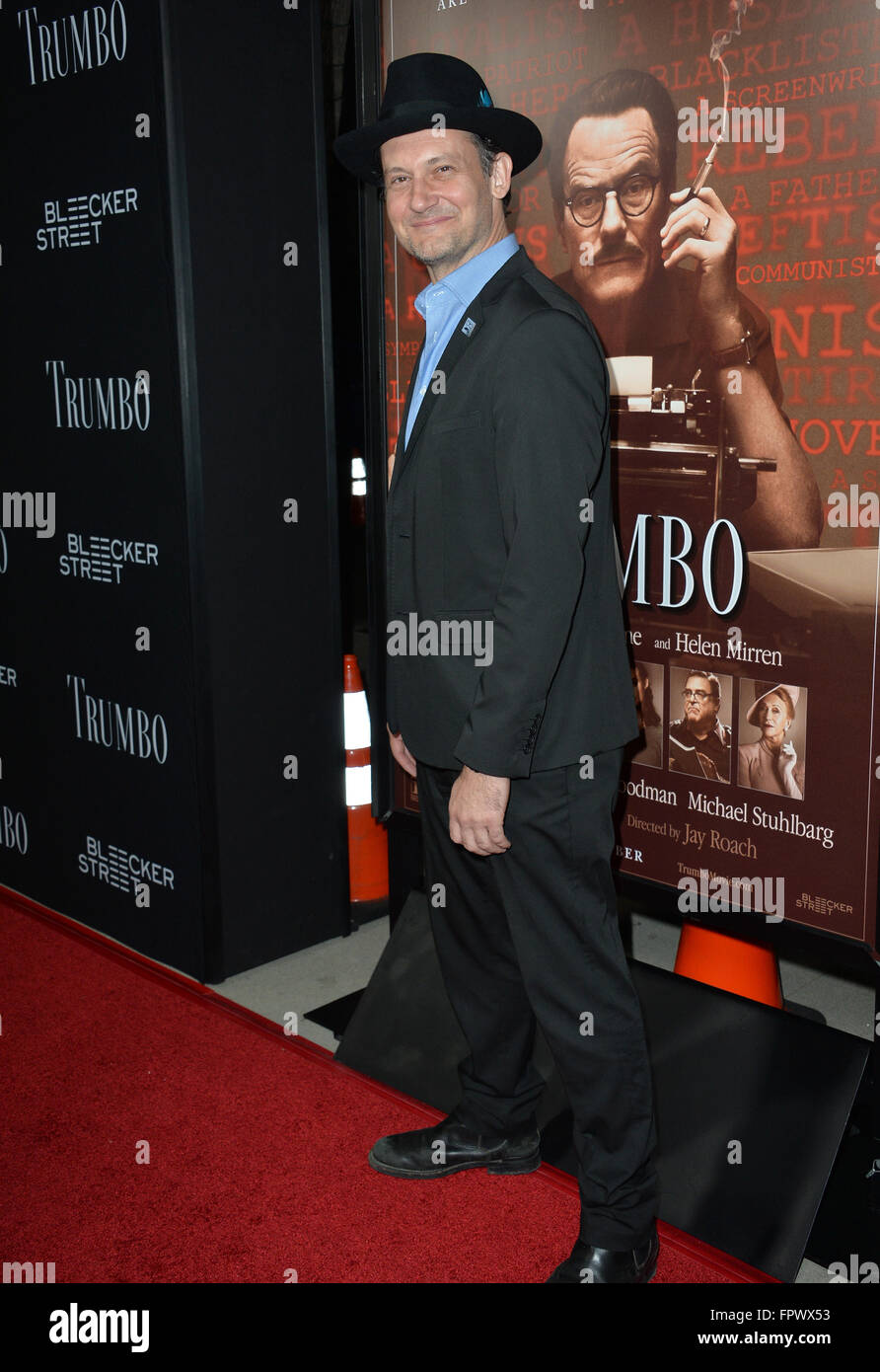 LOS ANGELES, CA - 27. Oktober 2015: Schauspieler Johnny Sneed bei der US-Premiere von "Trumbo" an der Academy of Motion Picture Arts & Sciences, Beverly Hills. Stockfoto