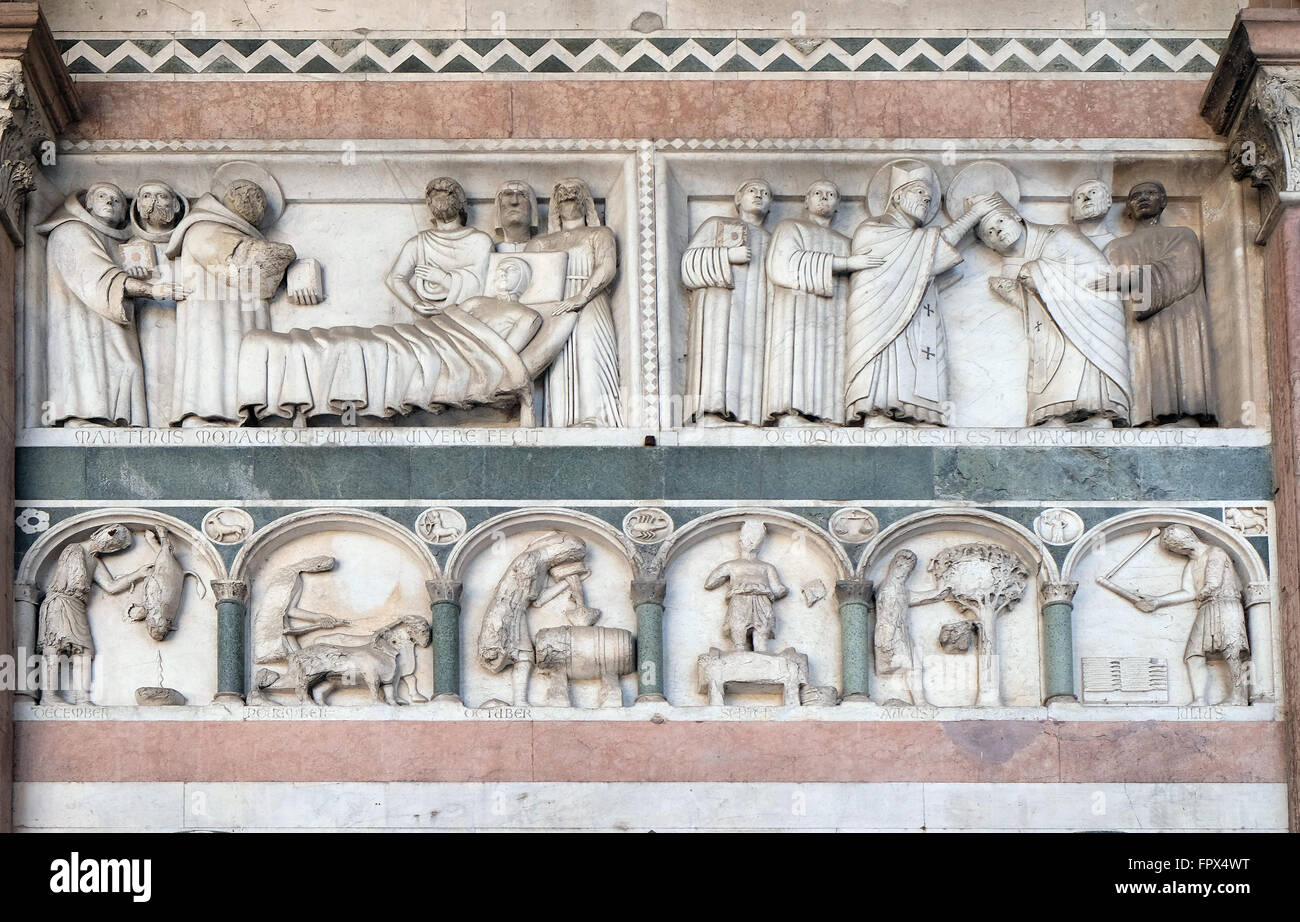 Das Basrelief aus den Geschichten von St. Martin und die Arbeit der Monate des Jahres; Kathedrale von St. Martin, Lucca, Italien Stockfoto