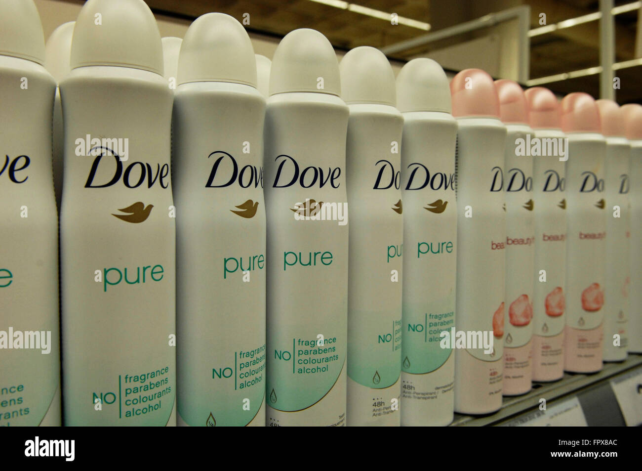 Dove Deodorant Dry Spray Antitranspirant Stockfoto